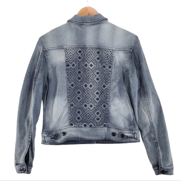 LuLaRoe Crop Jean Jacket M Gray Stretchy Denim Floral Embroidery Buttoned Fitted - Picture 12 of 13